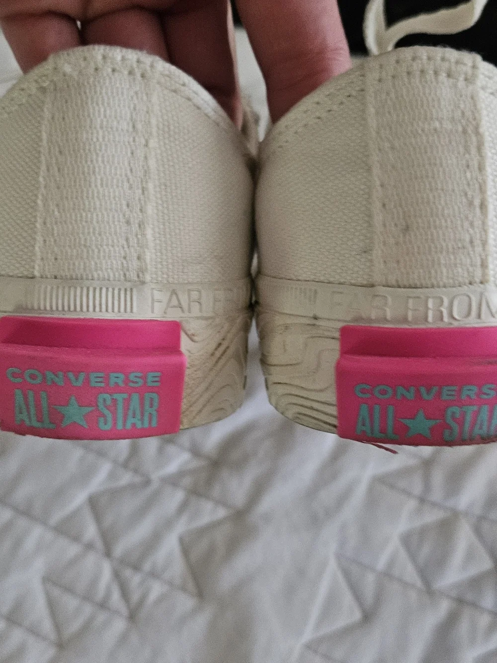 Converse Cream Low-Top Sneakers with Pink Heel Tab